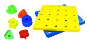 3227 *Pija Geométrica* (5 cm.) 50 Pcs.+ 2 Tableros.