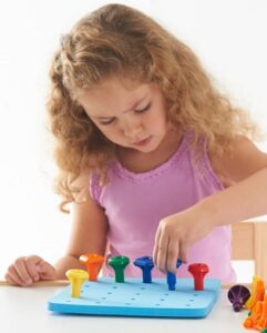 3083 *Pijas Gigantes e/Contenedor Plástico* (5 cm.) 100 Pcs.