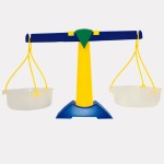 2134 *Balanza Romana d/Plástico* (30 x 45 cm.) 1 Juego.