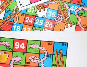 800132 *Serpientes y Escaleras/Snakes and Ladders* (28x28cm.) e/Bolsa. - Imagen 4