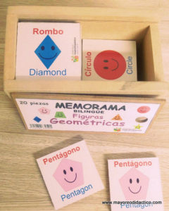 0025 *FIGURAS GEOMÉTRICAS Memorama d/Madera* (14.5x8 cm.) 20 Piezas.