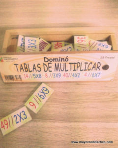 819 *Dominó d/Madera Tablas de Multiplicar* (22x8cm.) 28 Piezas.