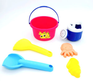 4614 *Cubeta de Playa c/Accesorios* (15x20cm.)