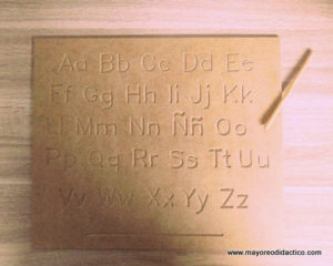 0074 *Tablero de ESCRITURA e/Madera* (35x30 cm.) Números o Abecedario.