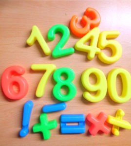 5170 *Números Grandes d/Plástico* (5x8 cm.) 16 Pcs. - Imagen 4