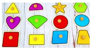 4914 *Rompecabezas c/PIJAS DE MADERA 12 FIGURAS GEOMÉTRICAS* (30x22.5 cm.) - Imagen 2