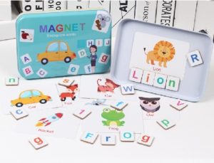 0024 *ABC LETRAS Forma Palabras Magnético con Imágenes* (17x12x3 cm.) 1 ABC Mayúsculas+2 ABC Minúsculas + 2 Juegos de Números 0-9 + Signos +60 Imágenes.