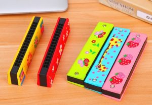 11Z67 *Armónica de Madera* (13x3 cm.) 8 Diferentes.