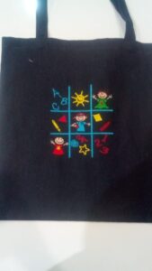 0001 *Morral de Mezclilla Bordada* (40x40 cm.)