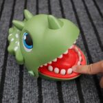 4228 *Dino Muerde* (15x10 cm.) - Imagen 3