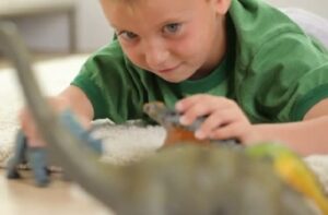 0500 *Juego de Aros DINOSAURIOS* (32x52 cm.) 2 Conos+12 Aros+ Cuerda+ 6 Dinos+ 2 Montañas+ 2 Arbustos. - Imagen 2