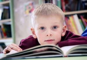 2872 *Biblioteca Escolar ILUSTRADA* (13.75x21 cm.) 96 Pág. 30 Diferentes.