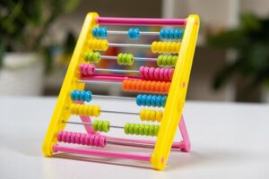 4246-24 *CAJA c/24 Ábacos de Plástico de 10 Líneas* (10x15 cm.) 4 Colores Diferentes