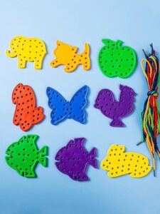 0820 *ANIMALITOS Y FRUTAS PARA ENHEBRAR en Bolsa* (28.80×29 cm.) 15 Pcs.+Cordones. - Imagen 4