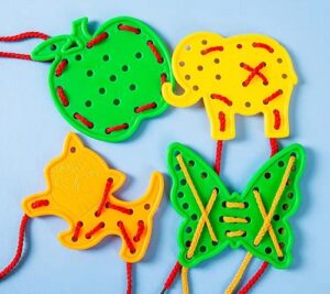 0820 *ANIMALITOS Y FRUTAS PARA ENHEBRAR en Bolsa* (28.80×29 cm.) 15 Pcs.+Cordones. - Imagen 3