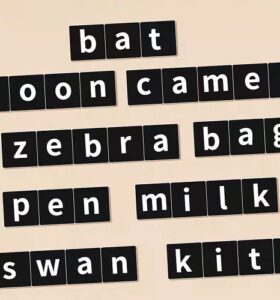 6734 *Escribe y Forma Palabras c/Fichas Magnéticas*  (25x25 cm.) 3 Tableros+35 Rompecabezas+Plumón+52 Letras Magnéticas. - Imagen 3