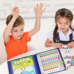 6894 *Multiplicador e/Estuche Magnetico de Operaciones* (23x23 cm.) Tablero+50 Figuras Magnéticas+2 Dados+4 Villanos+95 Tarjetas. - Imagen 3