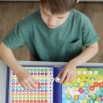 6894 *Multiplicador e/Estuche Magnetico de Operaciones* (23x23 cm.) Tablero+50 Figuras Magnéticas+2 Dados+4 Villanos+95 Tarjetas. - Imagen 8