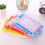 8309 *Pizarrón Mágico CHICO* (20.5x13.5 cm.) 4 Colores Diferentes. - Imagen 3