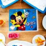 8381 *Manteleta Plástica Mickey* (30x23.50 cm.)