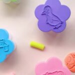 1205 *Bote-Molde c/Plastilinas de Colores* (5x3.5 cm.) 6 Pcs. - Imagen 4