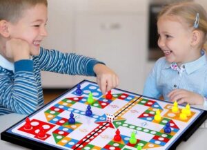 9727 *Flying Chess Magnético* (24x24 cm.) Tablero Plástico +17 Pcs.