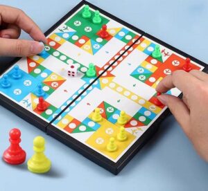 9727 *Flying Chess Magnético* (24x24 cm.) Tablero Plástico +17 Pcs. - Imagen 5