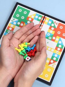 9727 *Flying Chess Magnético* (24x24 cm.) Tablero Plástico +17 Pcs. - Imagen 2