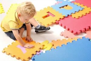 9539 *Tapete de LETRAS e/Foamy* (30x30 cm.) 10 Pcs.