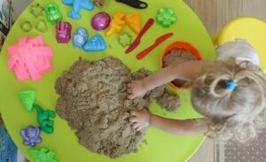 0140 *Arena Mágica e/Bolsa Metálica* (15x17cm.) 350 Grms. 10 Colores Diferentes.