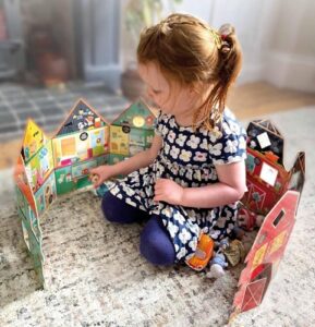 6264 *LEE, BUSCA Y JUEGA Libro d/Cartón Armable* (12x20 cm.) 6 Pág. Palacio, Escuela, Catillo o Estación de Servicio.