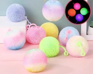 4330 *Pelota LED Pelitos de Colores* (9 cm.)