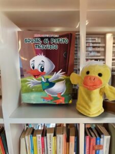 2068 *Fábula Edgar el Patito, CON GUIÑOL d/Mano* (21x28 cm.) - Imagen 2