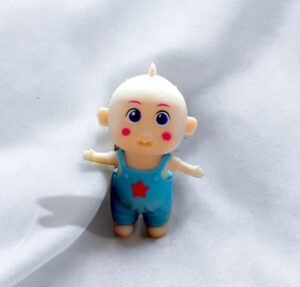 4358 *Bebé Squeezing* (10x13 cm.) 2 Diferentes. - Imagen 2