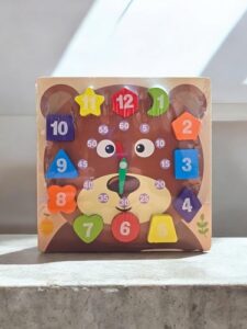 2363 *Reloj d/Madera Figuras Geométricas* (18x18 cm.) 3 Diferentes. - Imagen 2