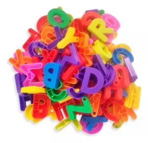 0820 *LETRAS PARA ENHEBRAR en Bolsa* (28.80x29 cm.) 100 Pcs. Aprox
