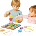 0126 *TABLERO Geométrico de Encaje, Ensarte y Enhebrado* (18.5x17.5 cm.) 39 Pcs.