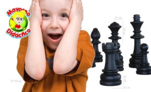 3232 *PIEZAS GIGANTES DE AJEDRÉZ* (20x40-60 cm.) 32 Pcs.