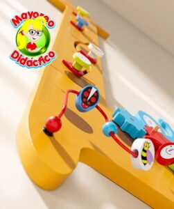 2392 *Jirafa Infantímetro y Tablero d/Coordinación de Madera* (53x128 cm.) - Imagen 4