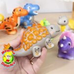 4518-12 *BOLSA c/12 DINO Squishy de Esponja en Red* (8x13 cm.) INDIVIDUAL 9 Diferentes.
